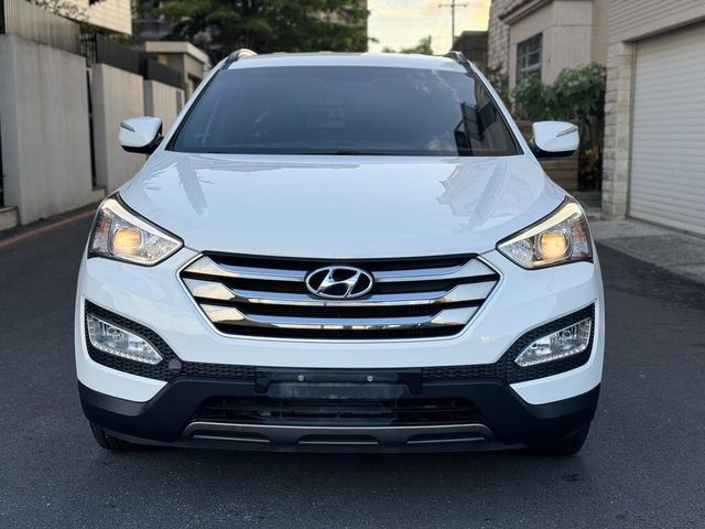 HYUNDAI現代 SANTA FE  第2張相片