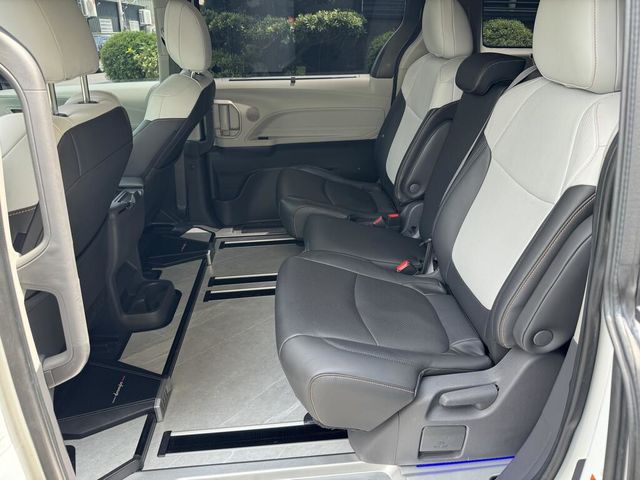 TOYOTA豐田 SIENNA  第9張相片