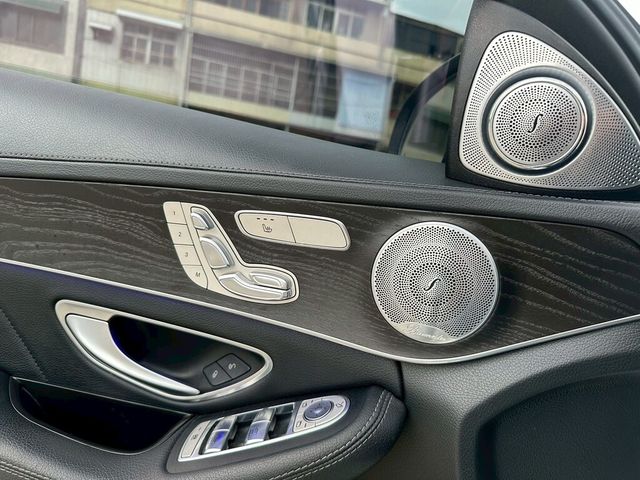 M-BENZ賓士 C400  第13張相片