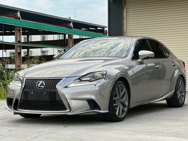 LEXUS凌志 IS 300H  第3張相片