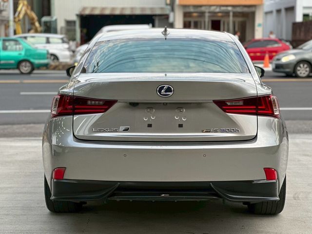LEXUS凌志 IS 300H  第5張相片