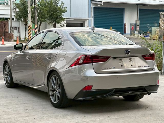 LEXUS凌志 IS 300H  第6張相片