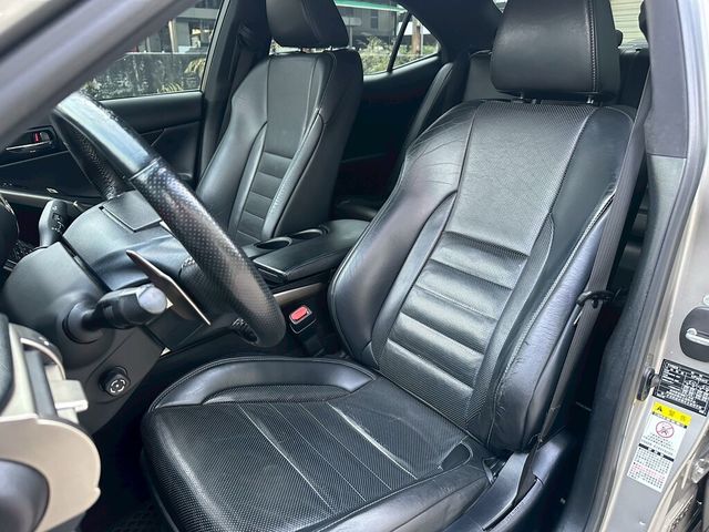 LEXUS凌志 IS 300H  第8張相片