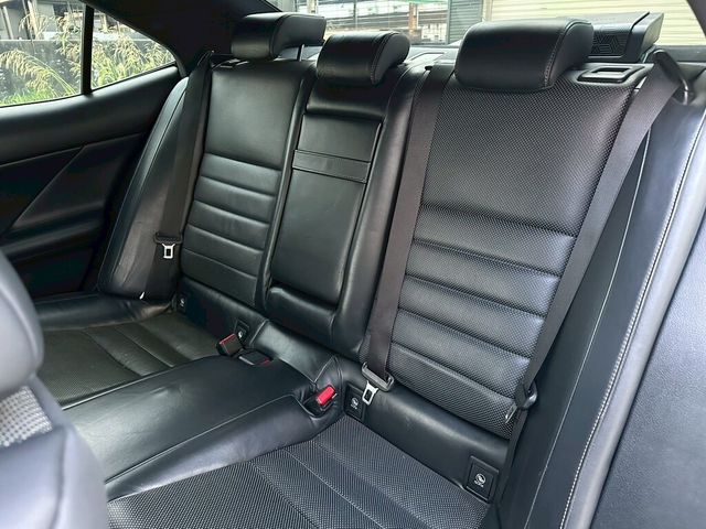 LEXUS凌志 IS 300H  第9張相片