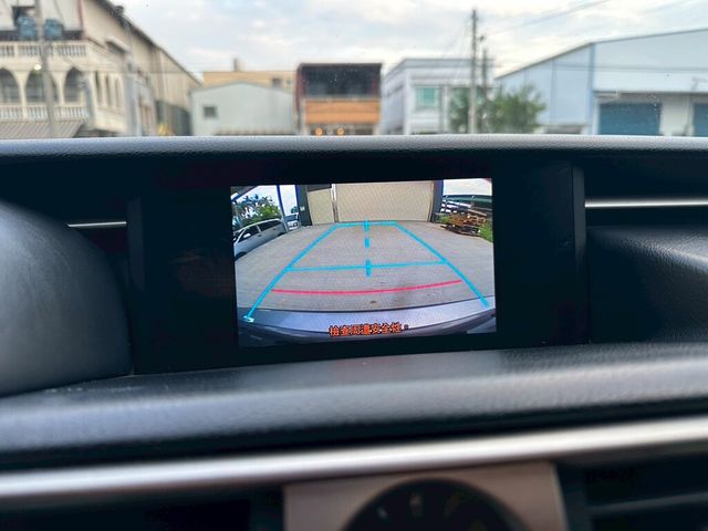 LEXUS凌志 IS 300H  第15張相片