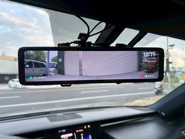 LEXUS凌志 IS 300H  第19張相片