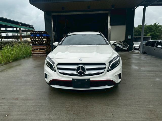 M-BENZ賓士 GLA180  第2張相片