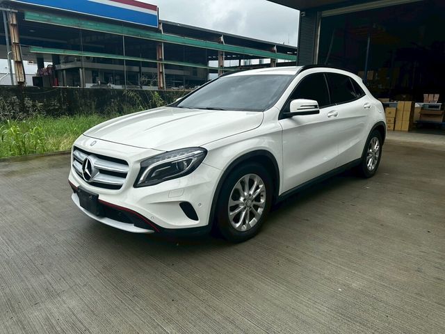 M-BENZ賓士 GLA180  第3張相片