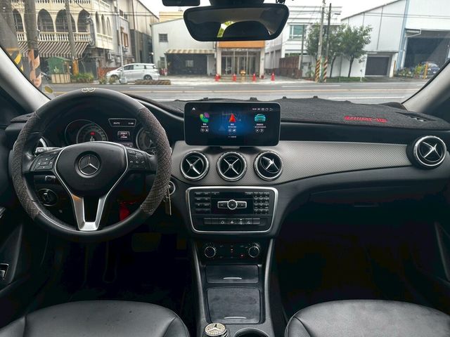 M-BENZ賓士 GLA180  第7張相片