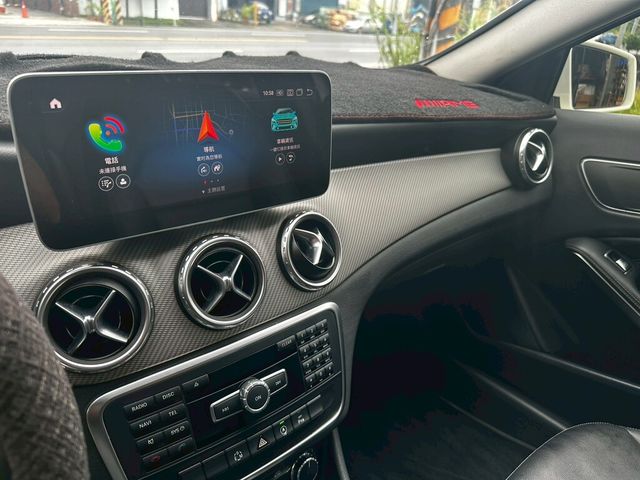 M-BENZ賓士 GLA180  第9張相片