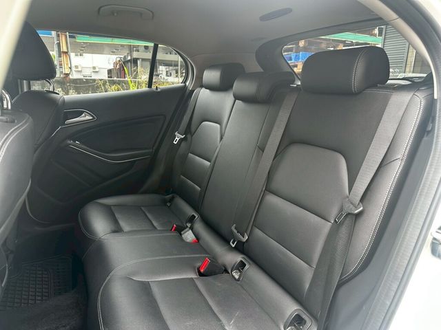M-BENZ賓士 GLA180  第14張相片