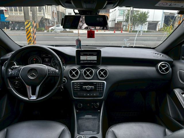 M-BENZ賓士 A180  第6張相片