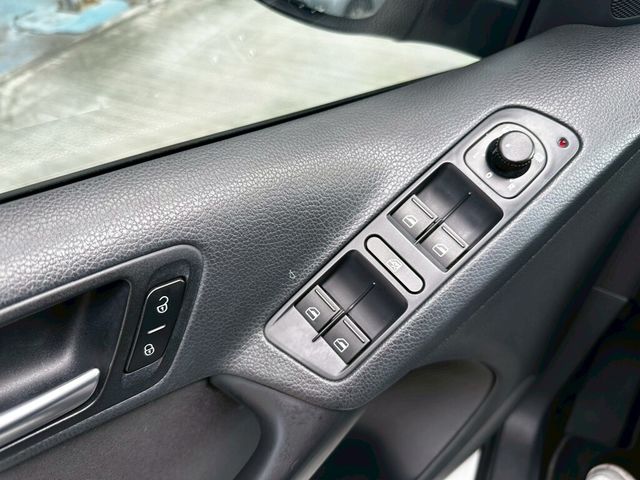 VOLKSWAGEN福斯 TIGUAN  第16張相片