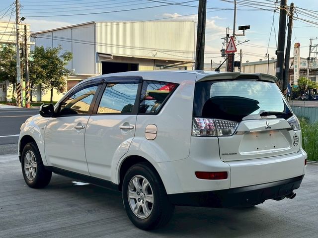 MITSUBISHI三菱 OUTLANDER  第5張相片