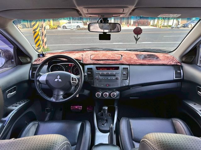 MITSUBISHI三菱 OUTLANDER  第6張相片