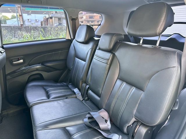 MITSUBISHI三菱 OUTLANDER  第13張相片