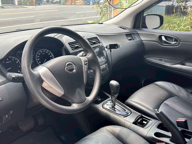 NISSAN日產 TIIDA  第8張相片