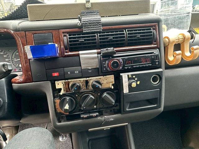 VOLKSWAGEN福斯 T4 CARAVELLE VR6  第14張相片