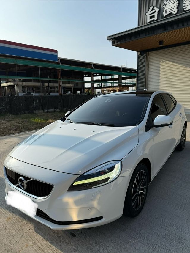 VOLVO富豪 V40  第2張相片
