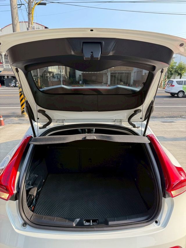 VOLVO富豪 V40  第6張相片