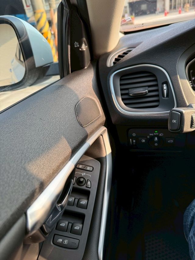 VOLVO富豪 V40  第12張相片