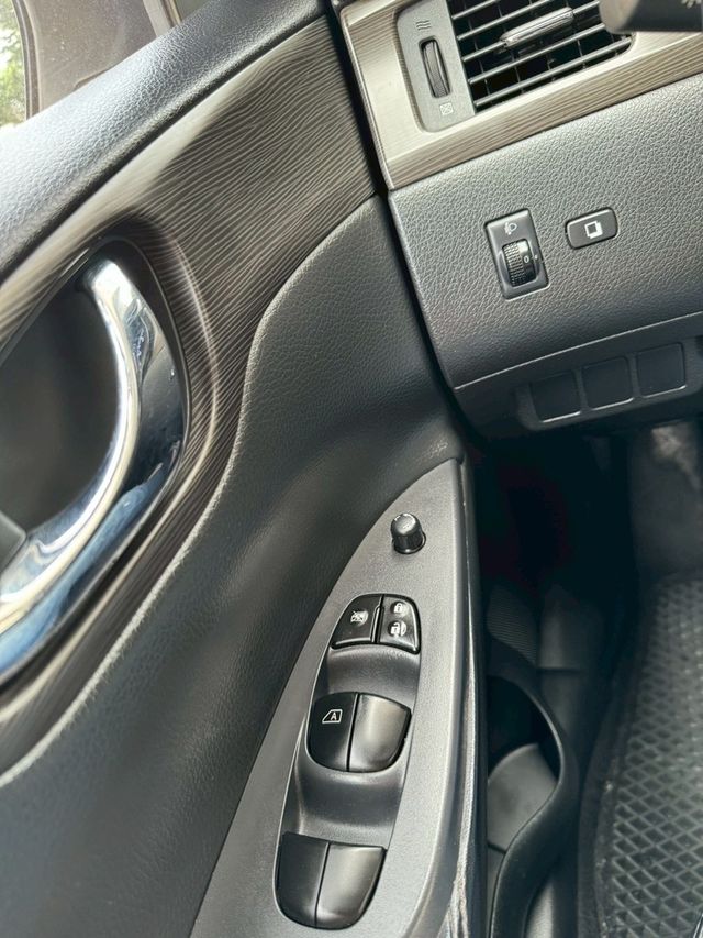 NISSAN日產 TIIDA  第8張相片