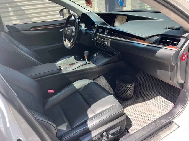 LEXUS凌志 ES300H  第11張相片