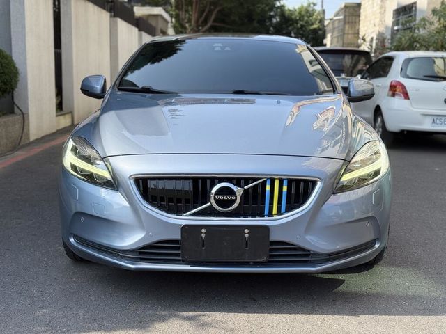 VOLVO富豪 V40  第2張相片