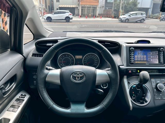 TOYOTA豐田 WISH  第8張相片