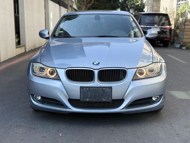 BMW寶馬 318D SEDAN  第2張相片