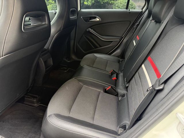 M-BENZ賓士 A180  第9張相片