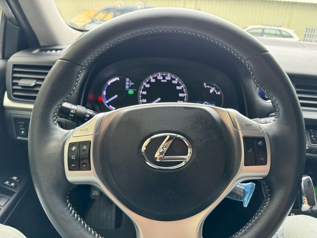 LEXUS凌志 CT200H  第10張相片