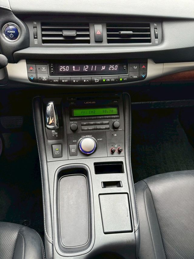 LEXUS凌志 CT200H  第13張相片