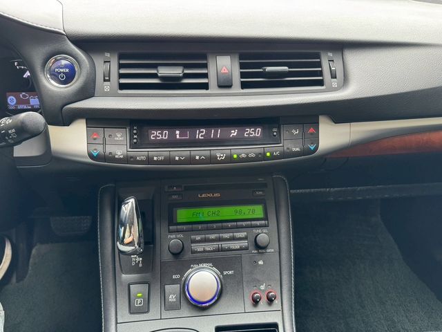 LEXUS凌志 CT200H  第14張相片