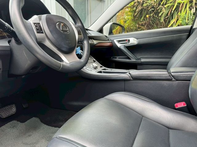 LEXUS凌志 CT200H  第16張相片