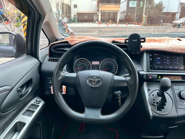 TOYOTA豐田 WISH  第8張相片