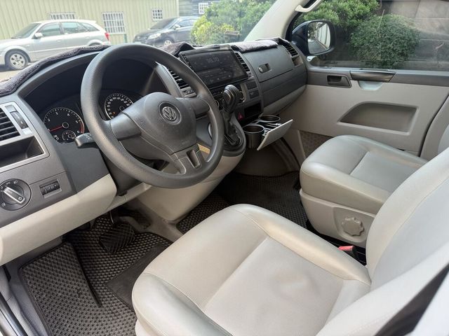 VOLKSWAGEN福斯 T5 CARAVELLE  第7張相片