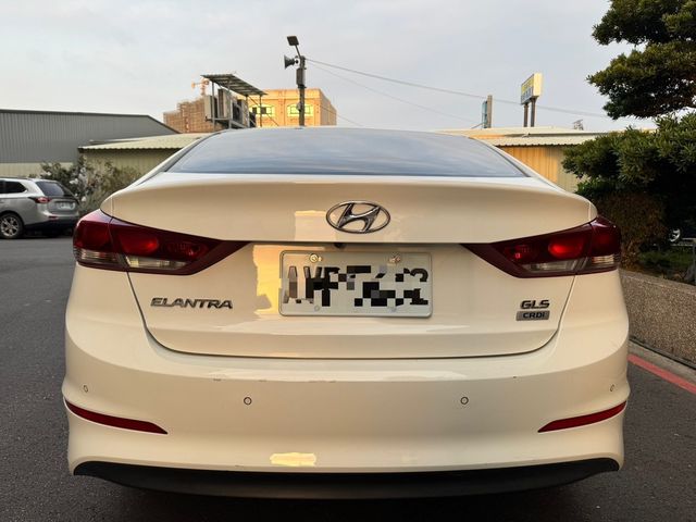 HYUNDAI現代 ELANTRA  第5張相片