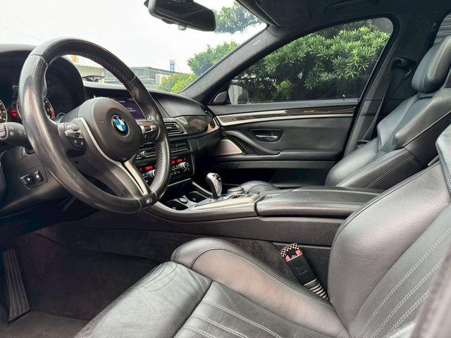 BMW寶馬 M5 SEDAN  第17張相片