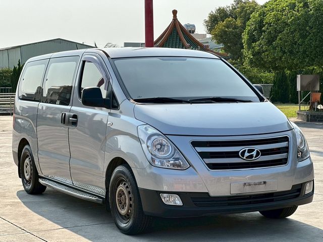 HYUNDAI現代 STAREX  第1張相片