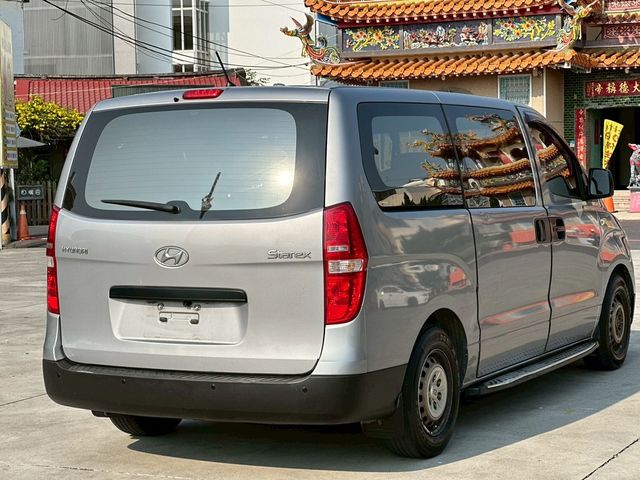 HYUNDAI現代 STAREX  第4張相片