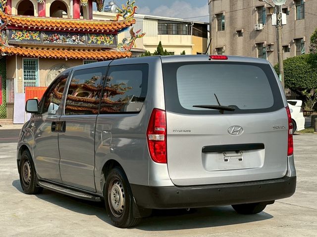 HYUNDAI現代 STAREX  第6張相片
