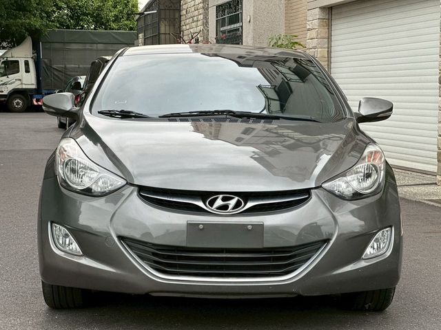 HYUNDAI現代 ELANTRA  第2張相片