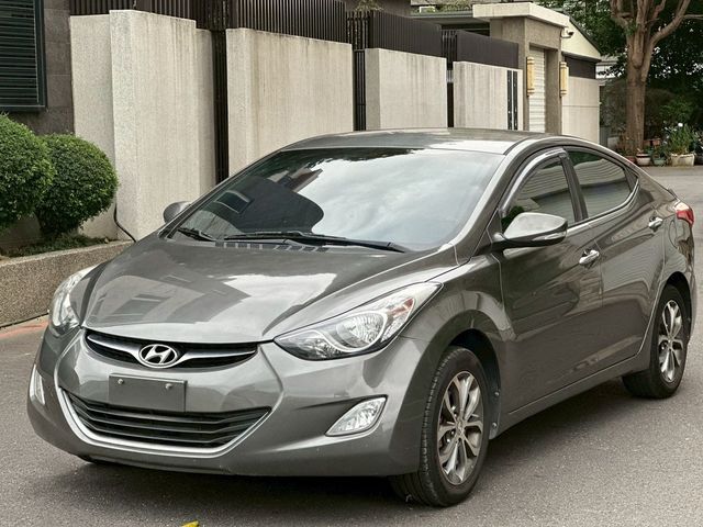 HYUNDAI現代 ELANTRA  第3張相片