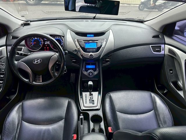 HYUNDAI現代 ELANTRA  第7張相片