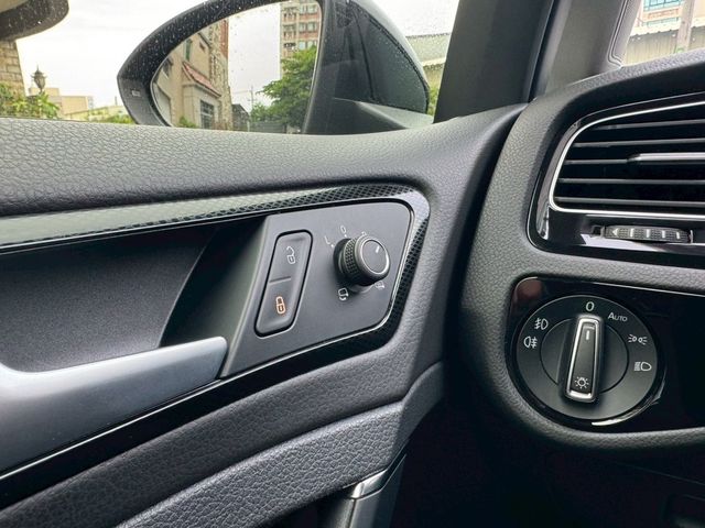 VOLKSWAGEN福斯 GOLF  第13張相片