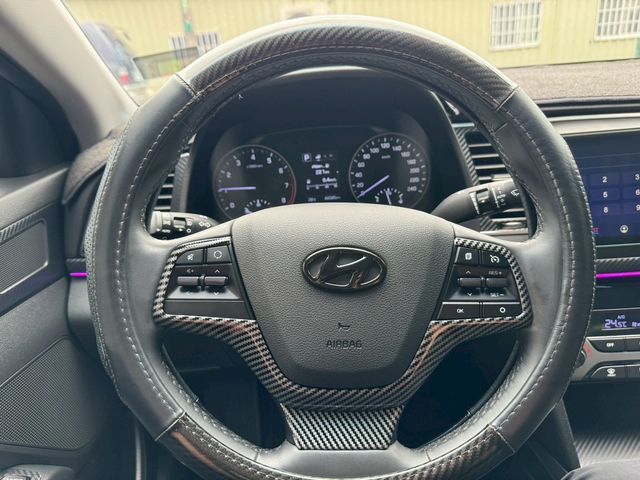HYUNDAI現代 ELANTRA  第9張相片