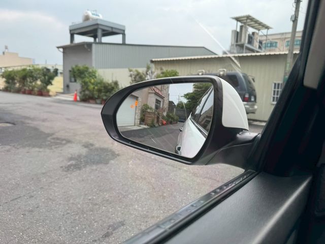 HYUNDAI現代 ELANTRA  第11張相片