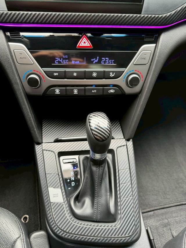 HYUNDAI現代 ELANTRA  第12張相片