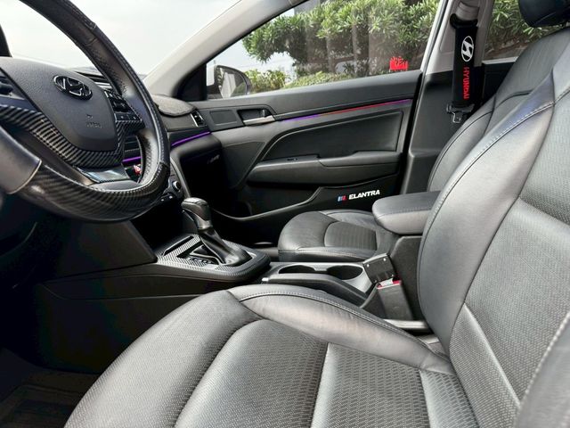 HYUNDAI現代 ELANTRA  第15張相片